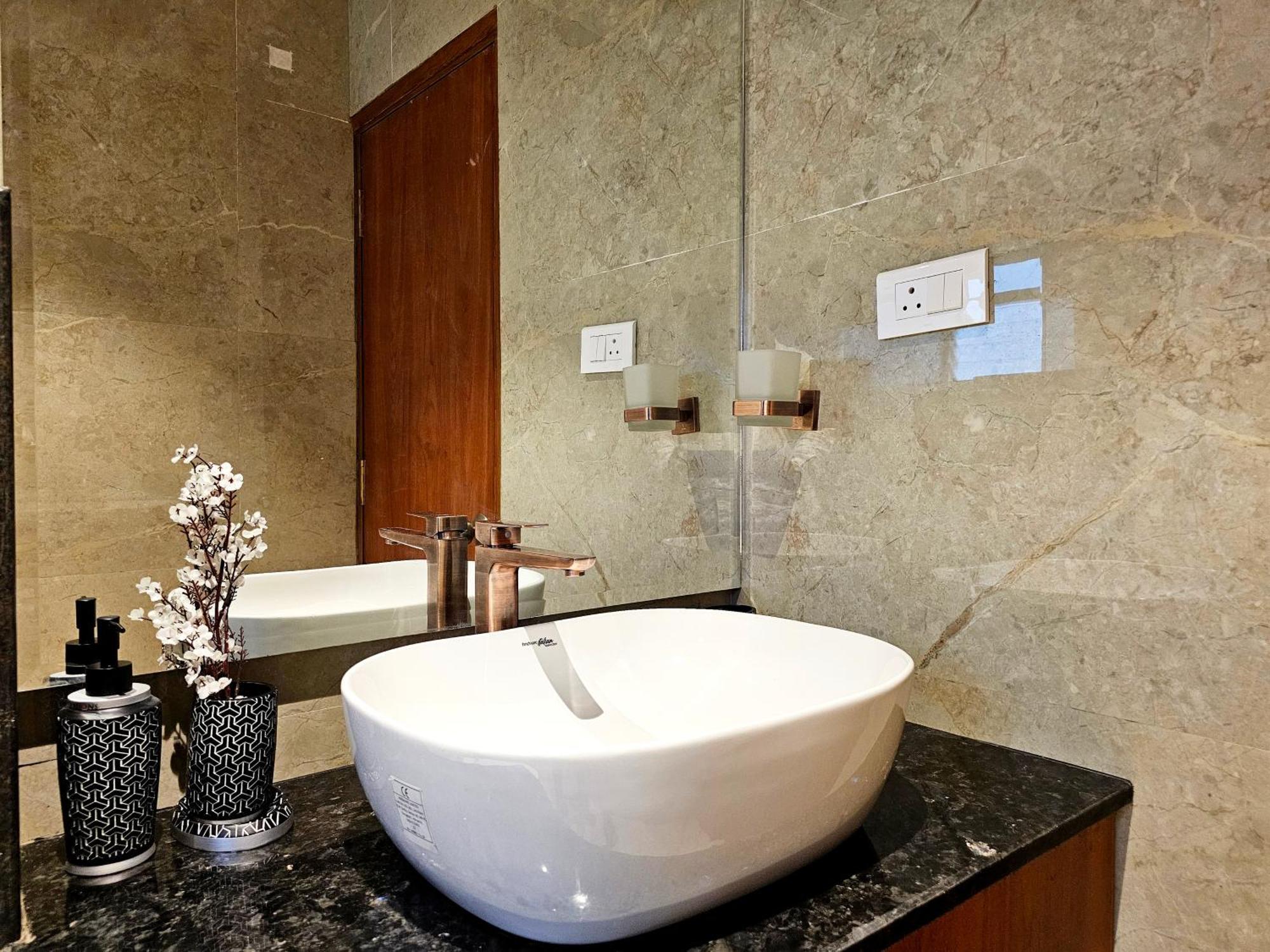 班加罗尔The Pentouz On 100 Feet Road Indiranagar - An Urban Luxury Retreat公寓 外观 照片